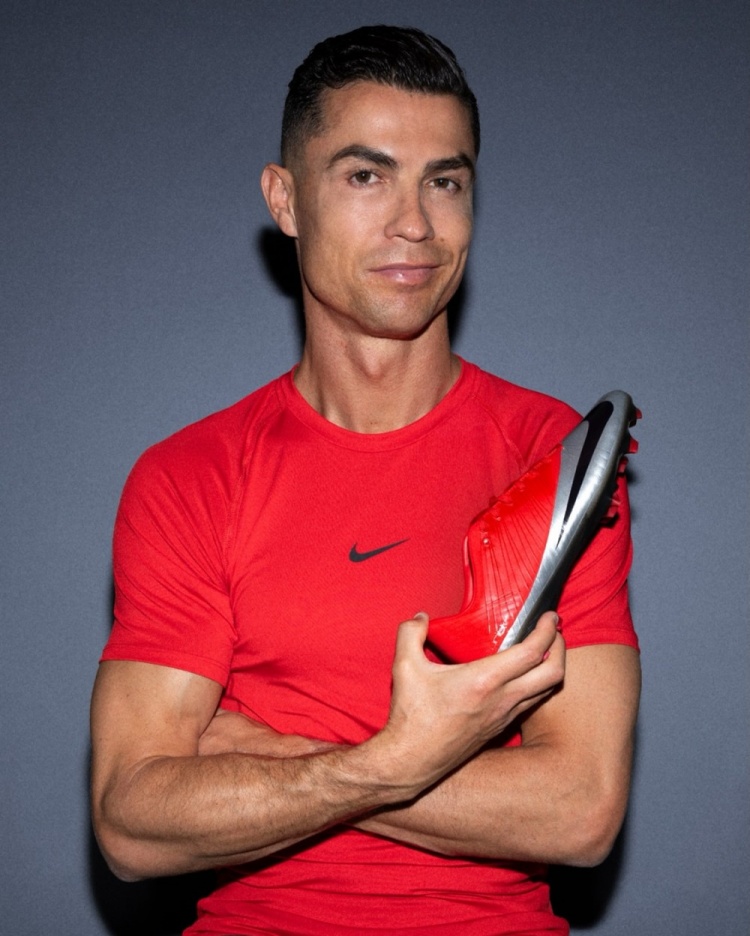 世界杯赛事观看平台-传奇回归!耐克发布C罗新款球鞋,复刻2009年经典款式